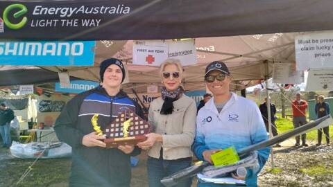 Oscar Gordan being presented 'winning fish of the day' by Mayor Maree Statham and Ray Tang. Picture supplied. 