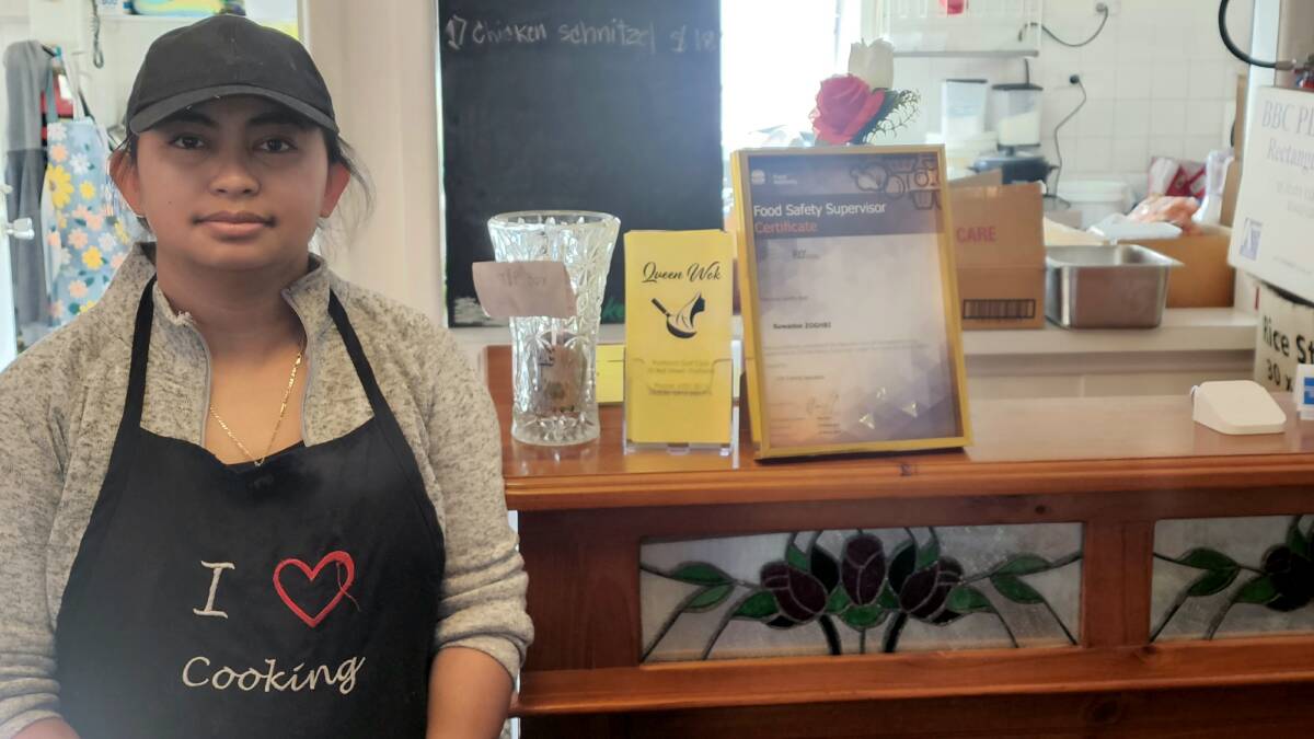 Nicky Suwadee is ready to serve locals and visitors at Queen Wok. Picture by Reidun Berntsen. 