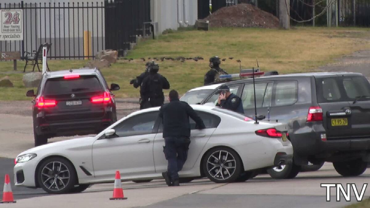 Tactical police were on the scene of a siege at Bowenfels, near Lithgow. Picture by TNV